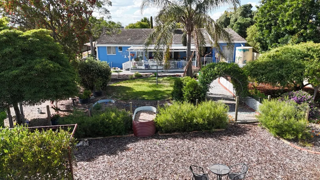 10  Powell Crescent, Quairading, WA, 6383 - Image 2