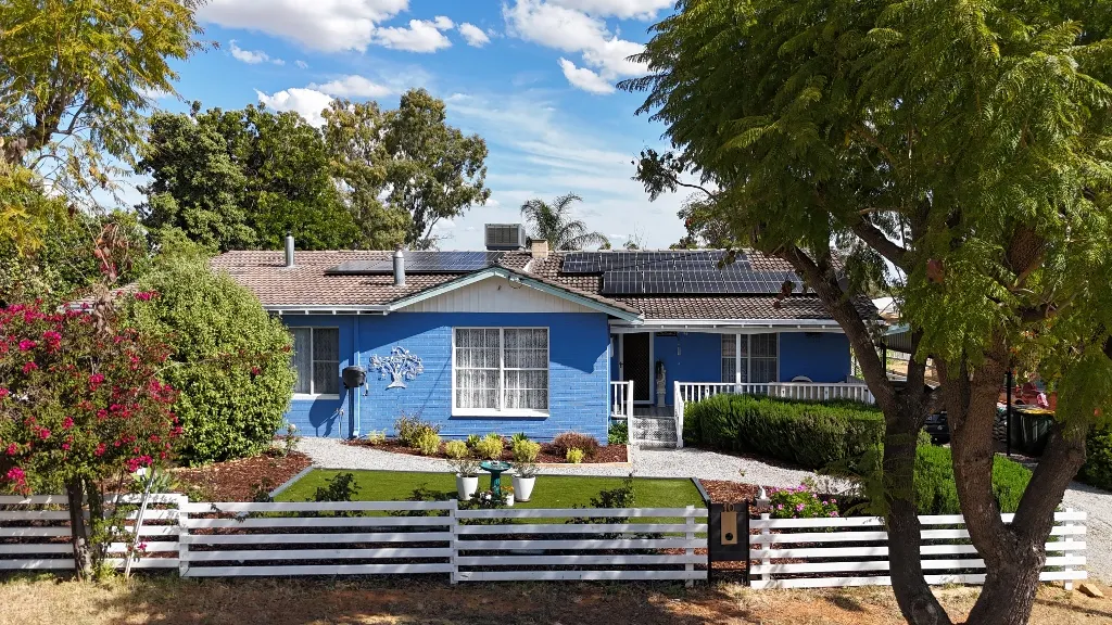 10  Powell Crescent, Quairading, WA, 6383 - Image 1