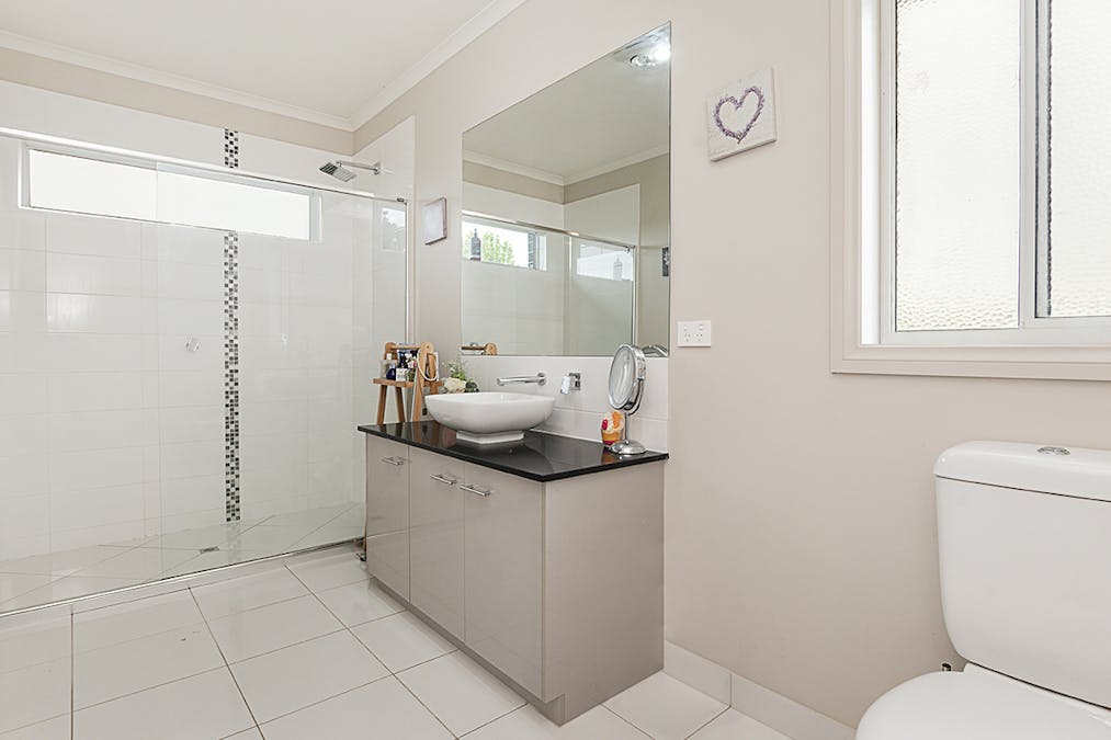 126 Jennings Road, Hamilton, VIC, 3300 - Image 11