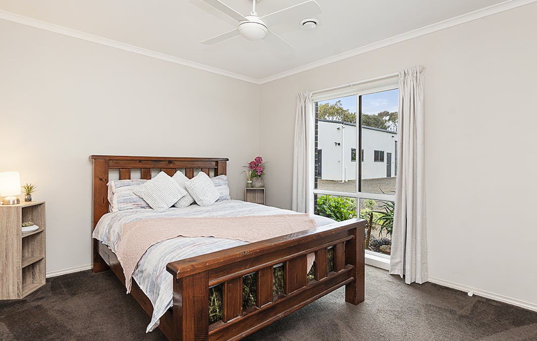 126 Jennings Road, Hamilton, VIC, 3300 - Image 12