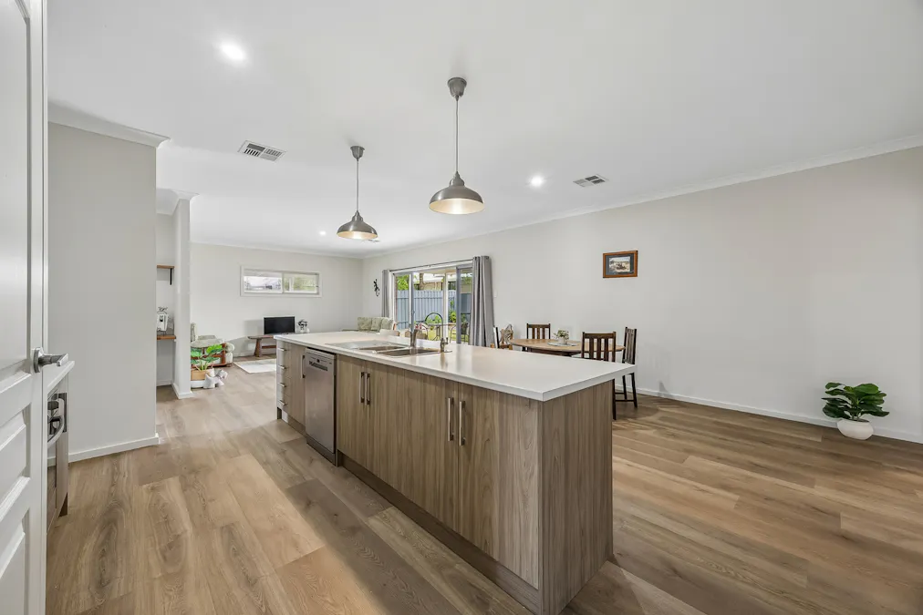 10 Galway Avenue, Murray Bridge, SA, 5253 - Image 6