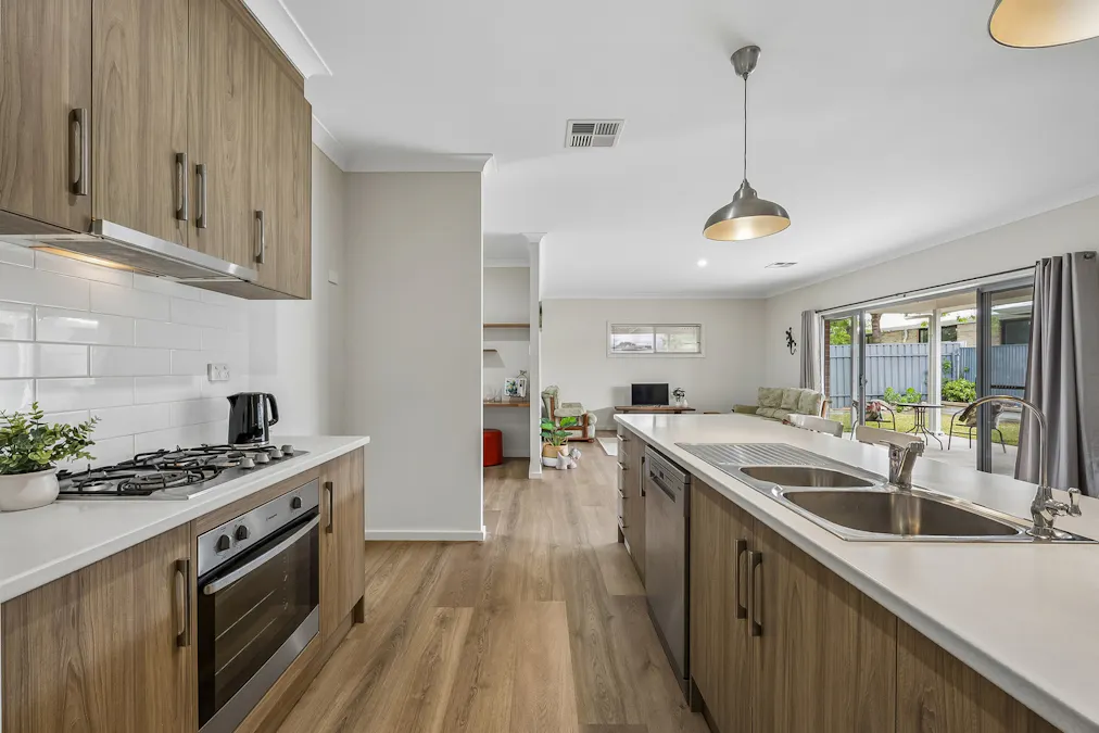 10 Galway Avenue, Murray Bridge, SA, 5253 - Image 5