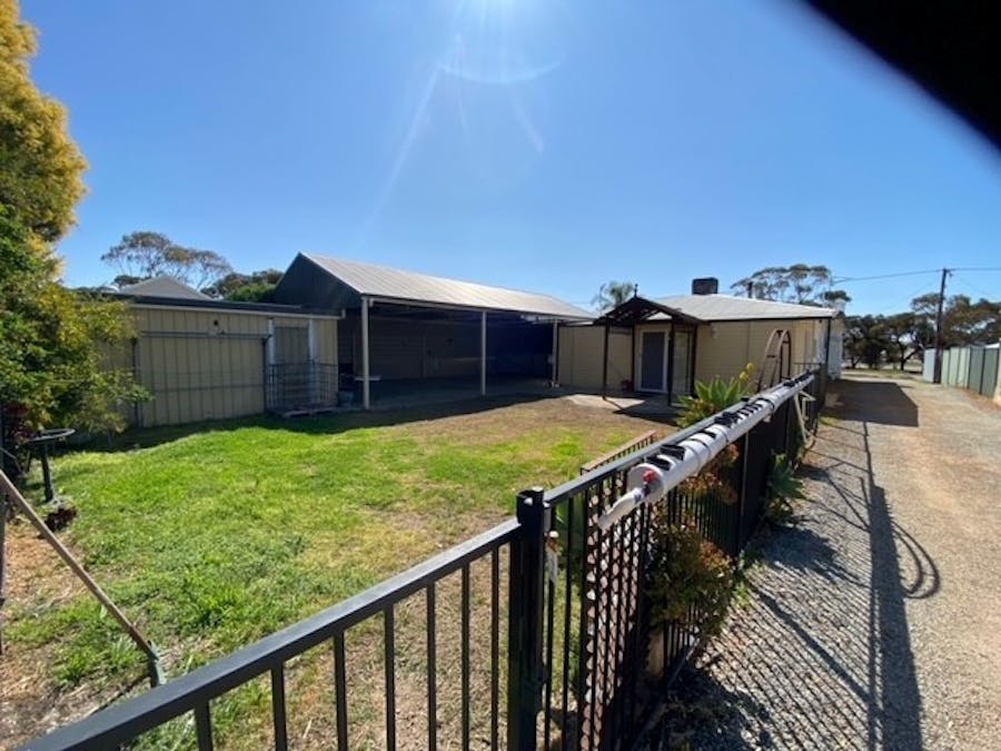 13 Todd Street, Merredin, WA, 6415 - Image 3