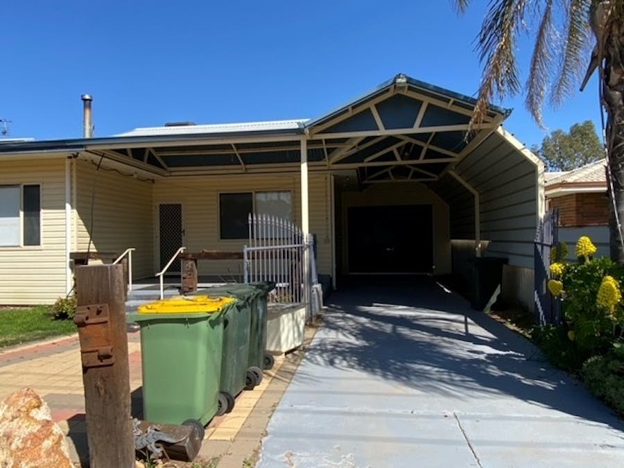 13 Todd Street, Merredin, WA, 6415 - Image 2