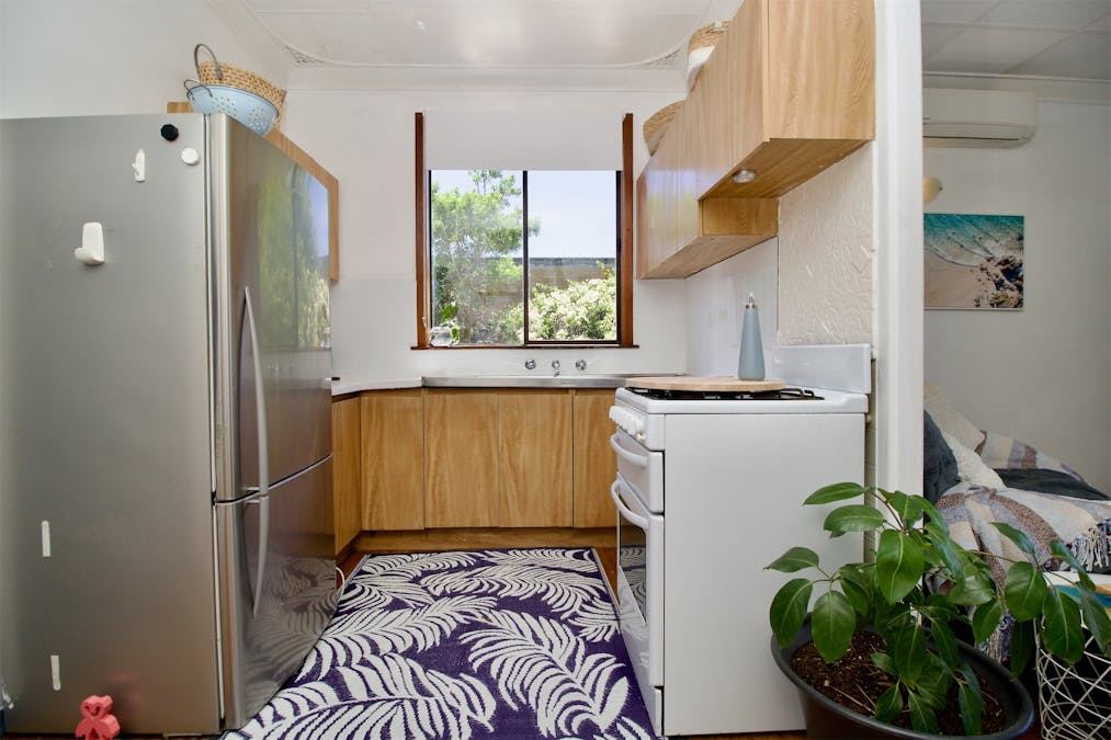 8 Lake Street, Rockingham, WA, 6168 - Image 13