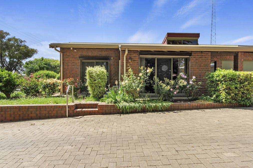 1/360 Main North Road, Clare, SA, 5453 - Image 1
