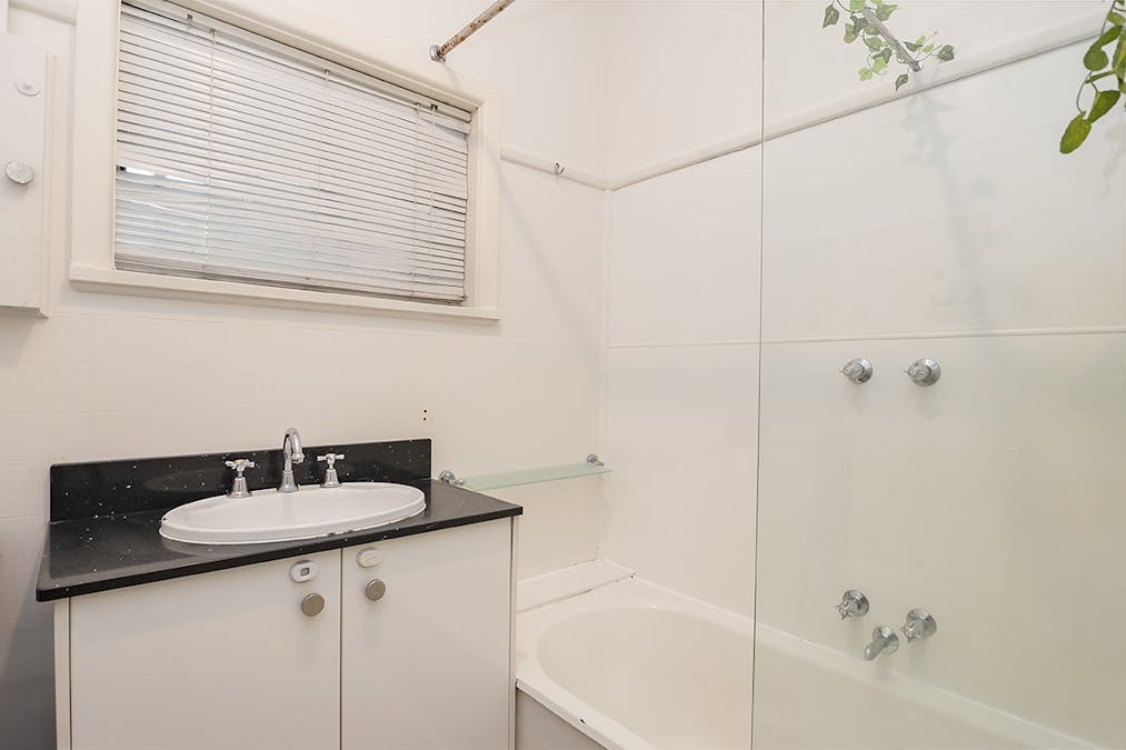 13 Strachan Street, Hamilton, VIC, 3300 - Image 6