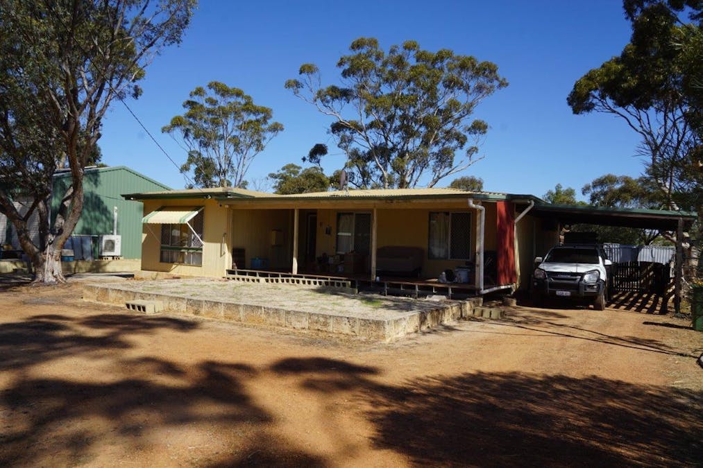67 Clarke Street, Moora, WA, 6510 - Image 2