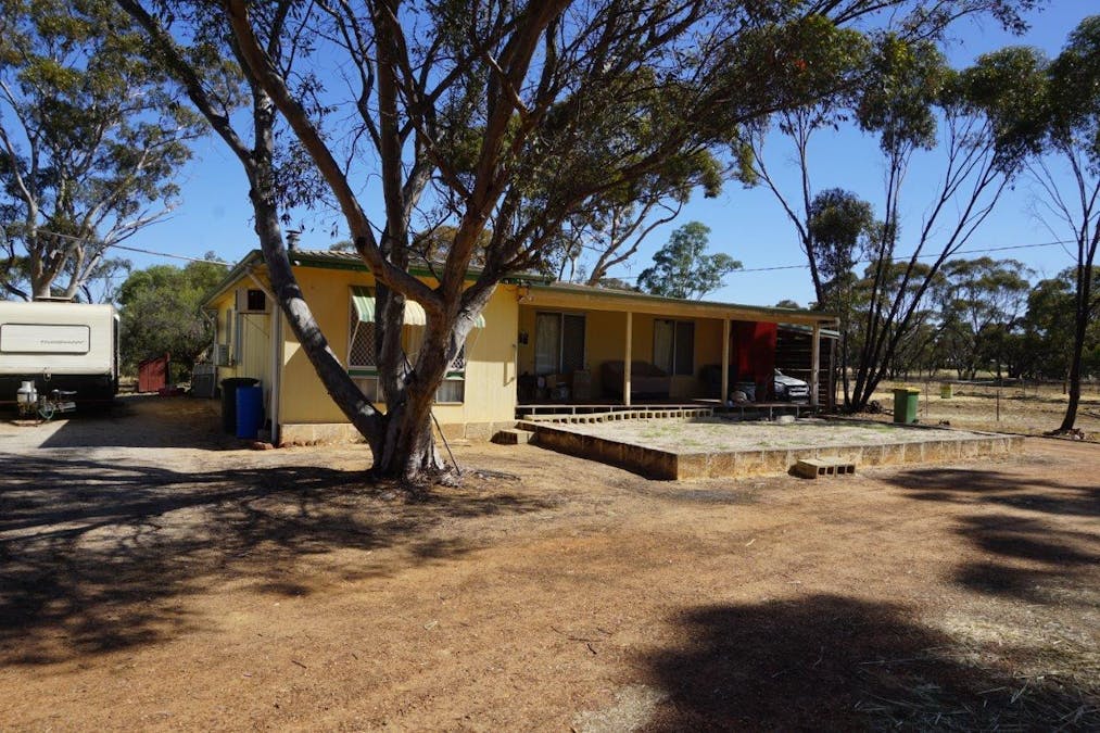 67 Clarke Street, Moora, WA, 6510 - Image 1