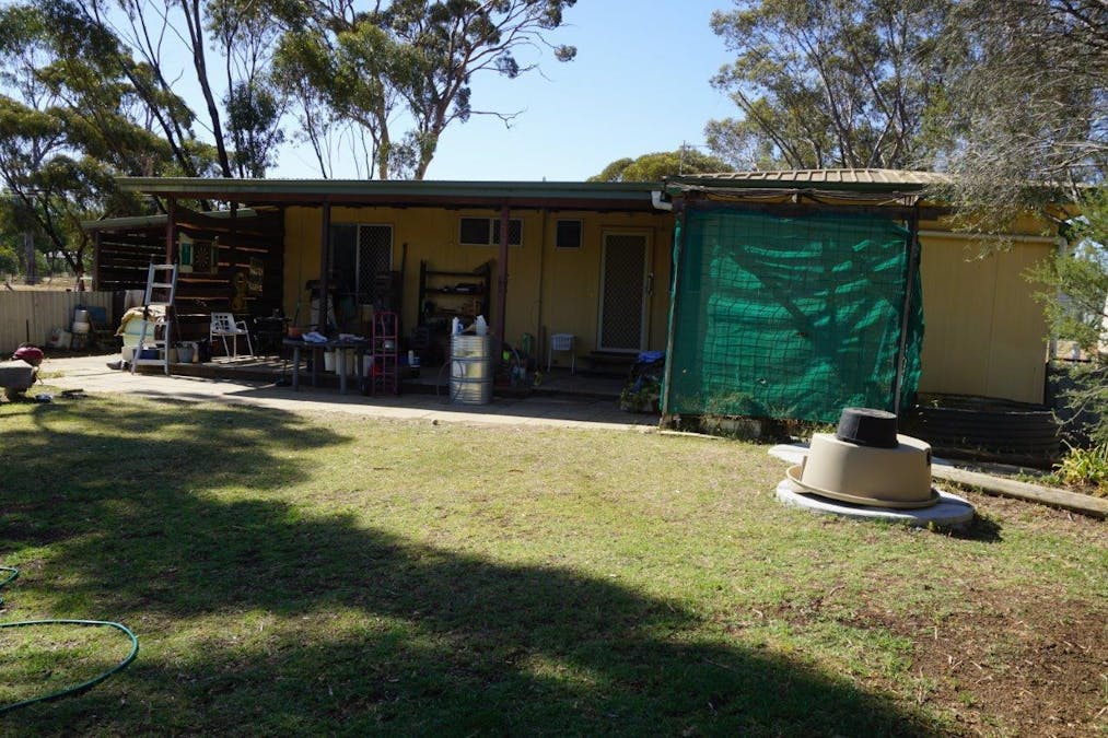 67 Clarke Street, Moora, WA, 6510 - Image 16