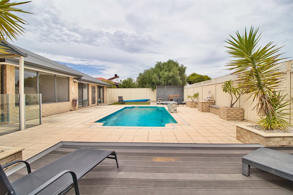63 Malibu Road, Safety Bay, WA, 6169 - Image 32