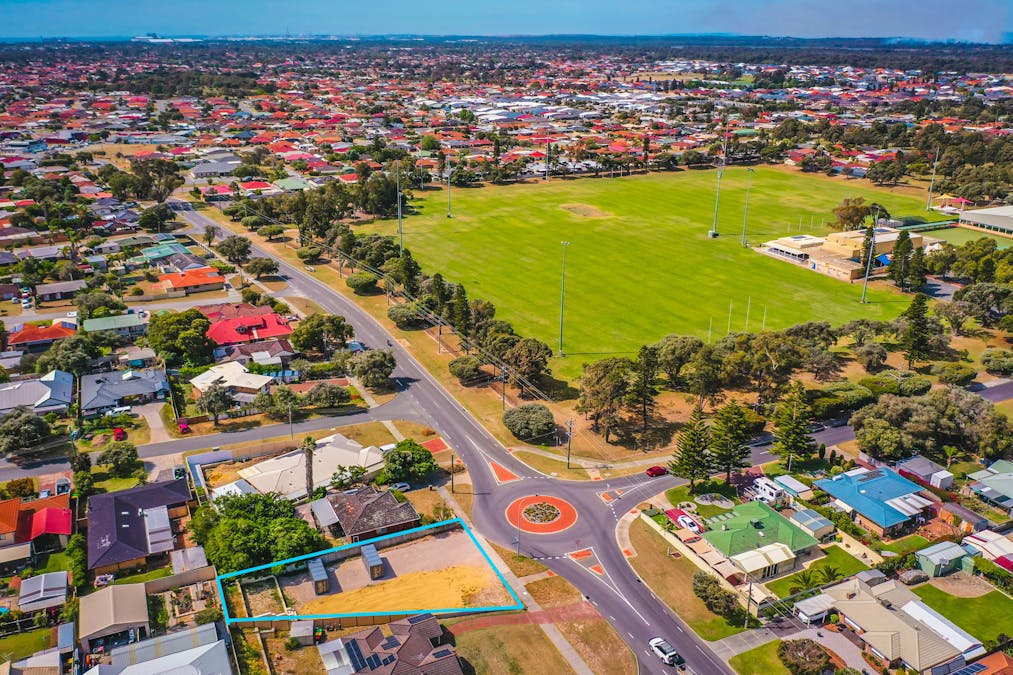 75 Currie Street, Warnbro, WA, 6169 - Image 3