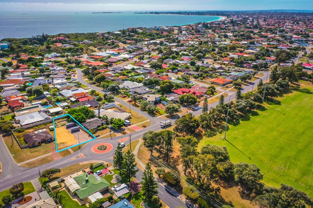 75 Currie Street, Warnbro, WA, 6169 - Image 4