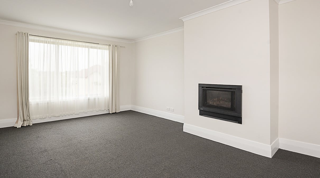 32 Clarke Street, Hamilton, VIC, 3300 - Image 3
