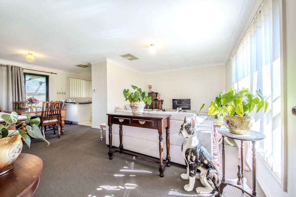 20 Cormorant Crescent, Dubbo, NSW, 2830 - Image 2