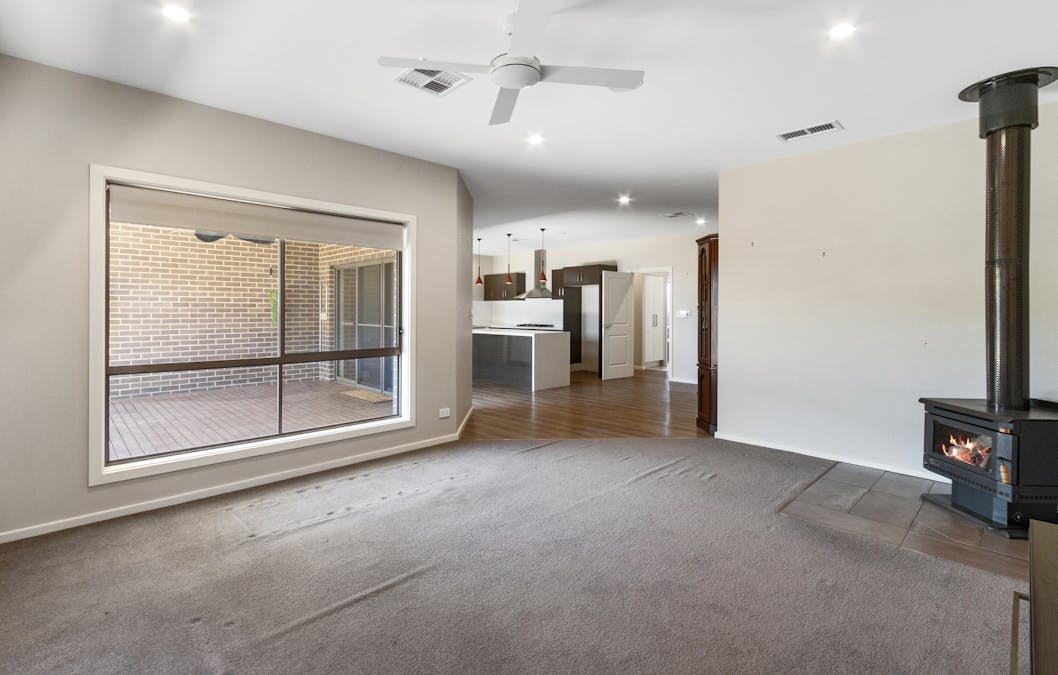 4 Jonathon Street, Clare, SA, 5453 - Image 10