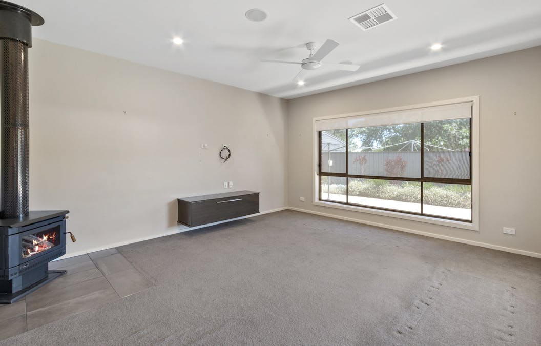 4 Jonathon Street, Clare, SA, 5453 - Image 9