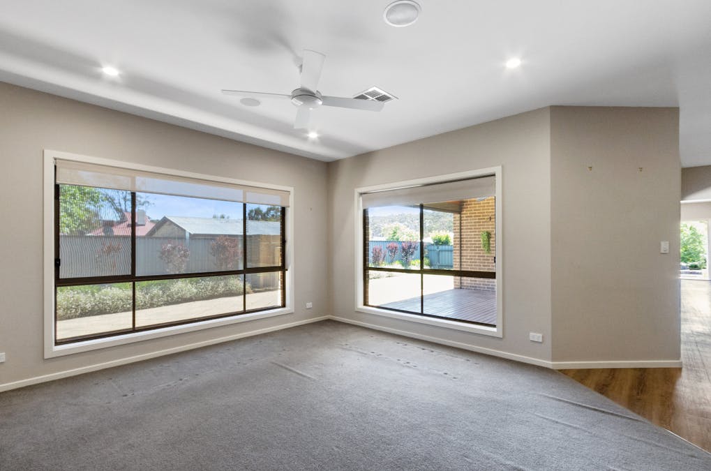 4 Jonathon Street, Clare, SA, 5453 - Image 11