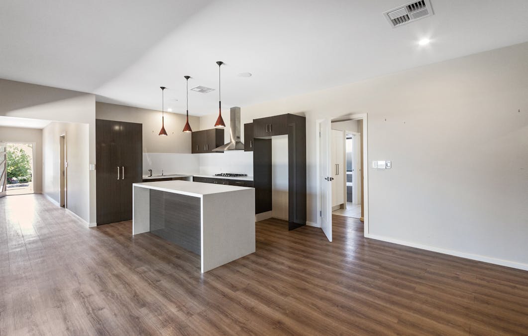 4 Jonathon Street, Clare, SA, 5453 - Image 5