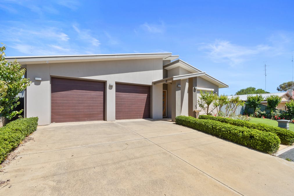4 Jonathon Street, Clare, SA, 5453 - Image 2