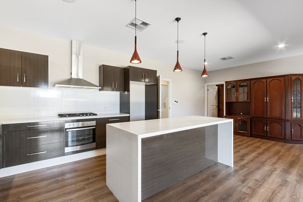 4 Jonathon Street, Clare, SA, 5453 - Image 4