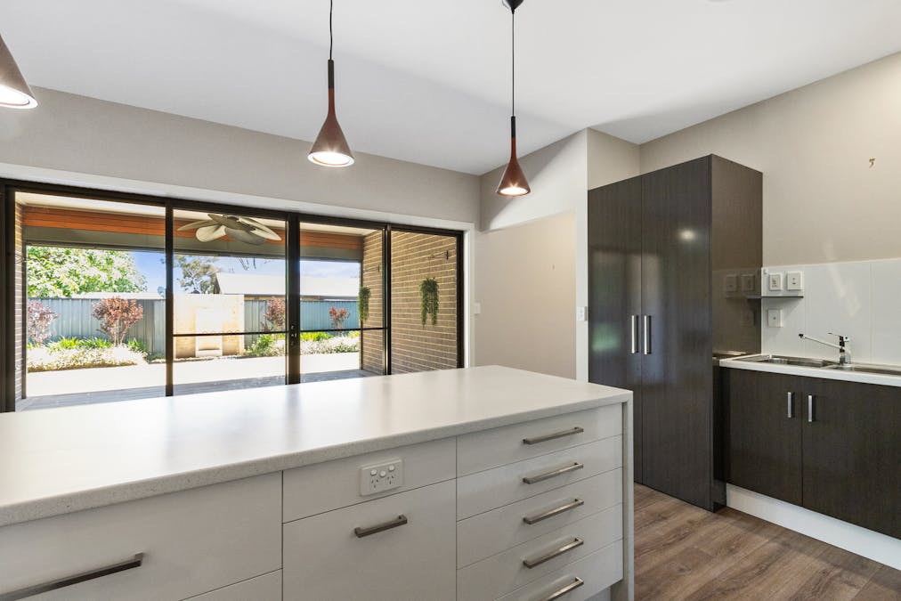 4 Jonathon Street, Clare, SA, 5453 - Image 8