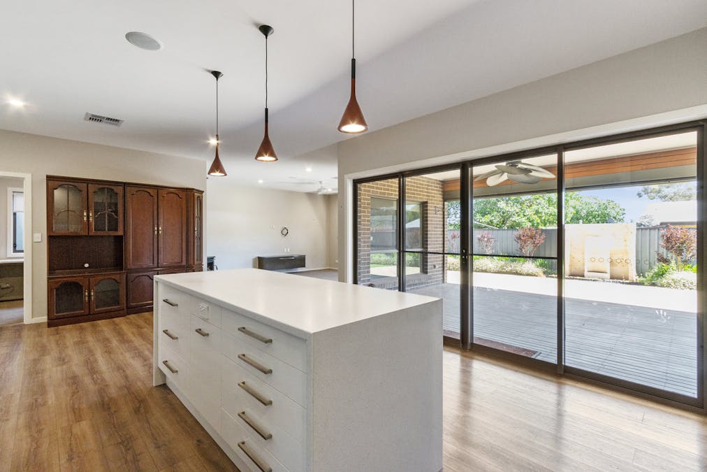 4 Jonathon Street, Clare, SA, 5453 - Image 7