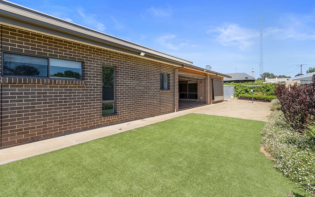 4 Jonathon Street, Clare, SA, 5453 - Image 24