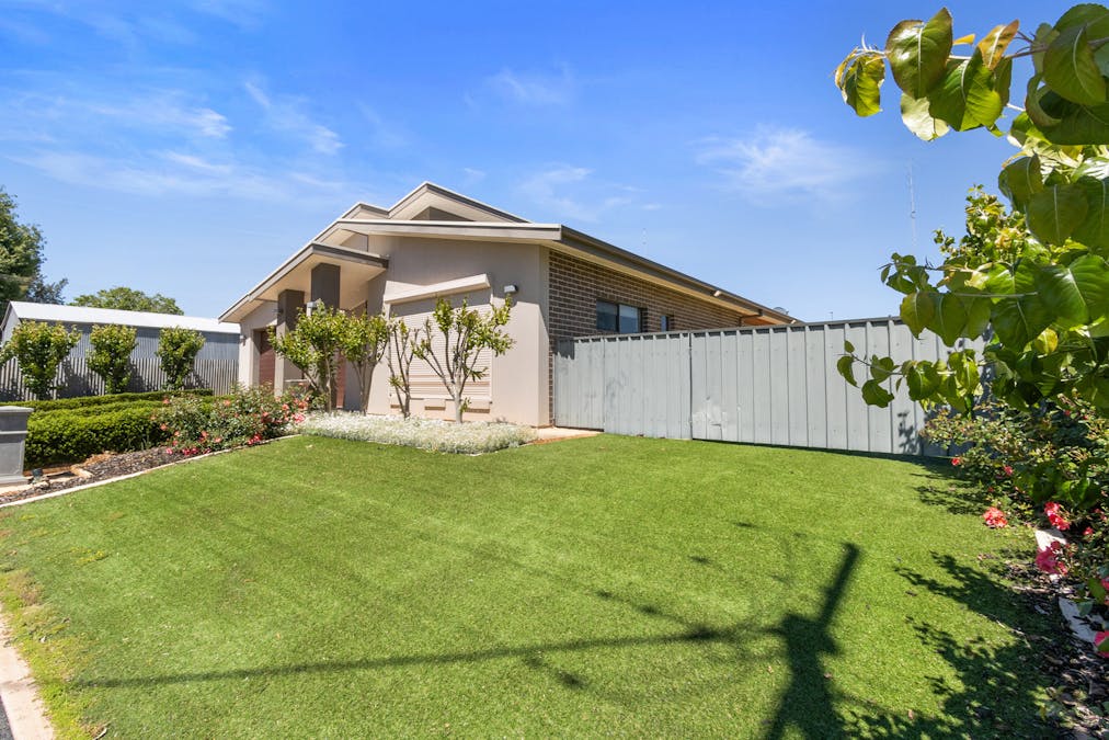 4 Jonathon Street, Clare, SA, 5453 - Image 3