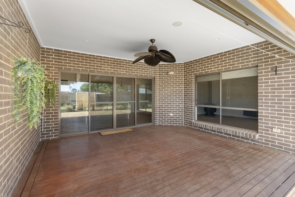 4 Jonathon Street, Clare, SA, 5453 - Image 21