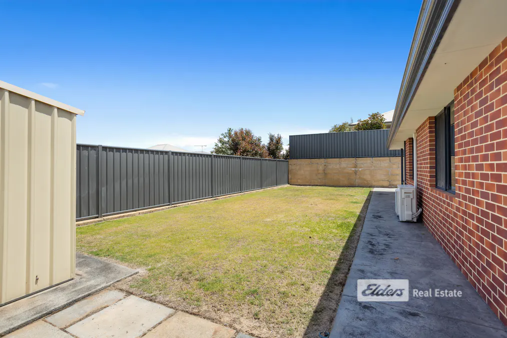 82 Barnes Avenue, Australind, WA, 6233 - Image 27