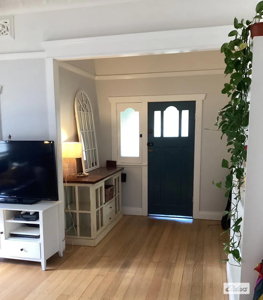 Home for lease — photo 2 of 11
