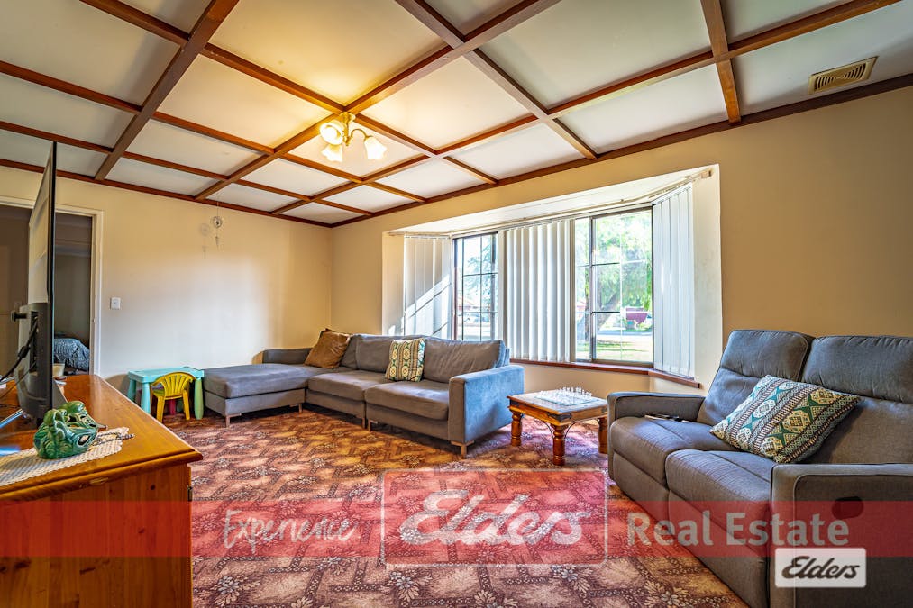 16 Kingsbridge Road, Warnbro, WA, 6169 - Image 9