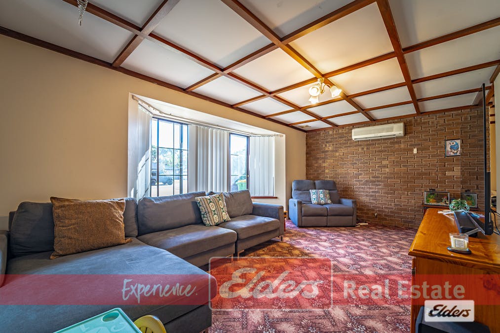 16 Kingsbridge Road, Warnbro, WA, 6169 - Image 10