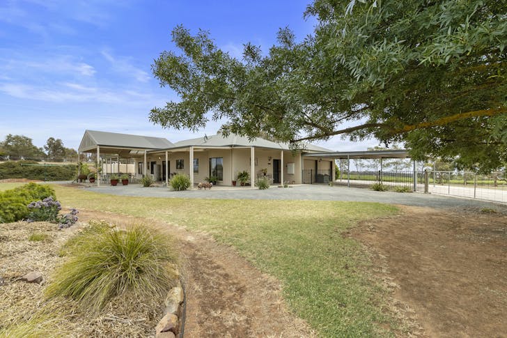 24 Moccundunda Road, Clare, SA, 5453