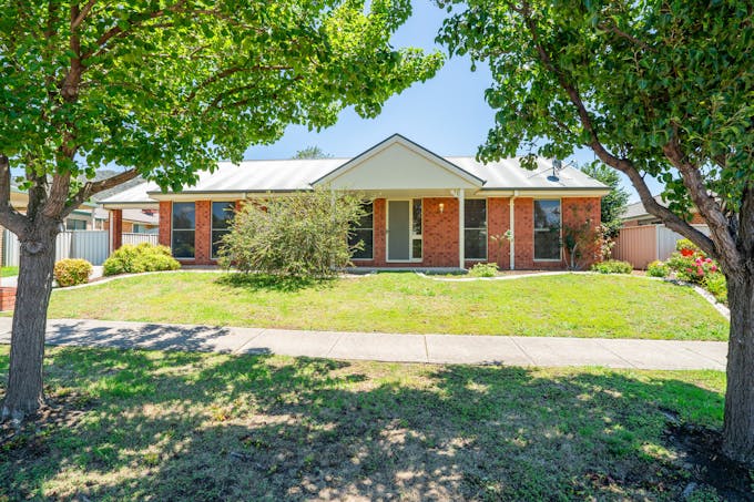 5 Oakmont Circuit, Wodonga, VIC, 3690 - Image 1