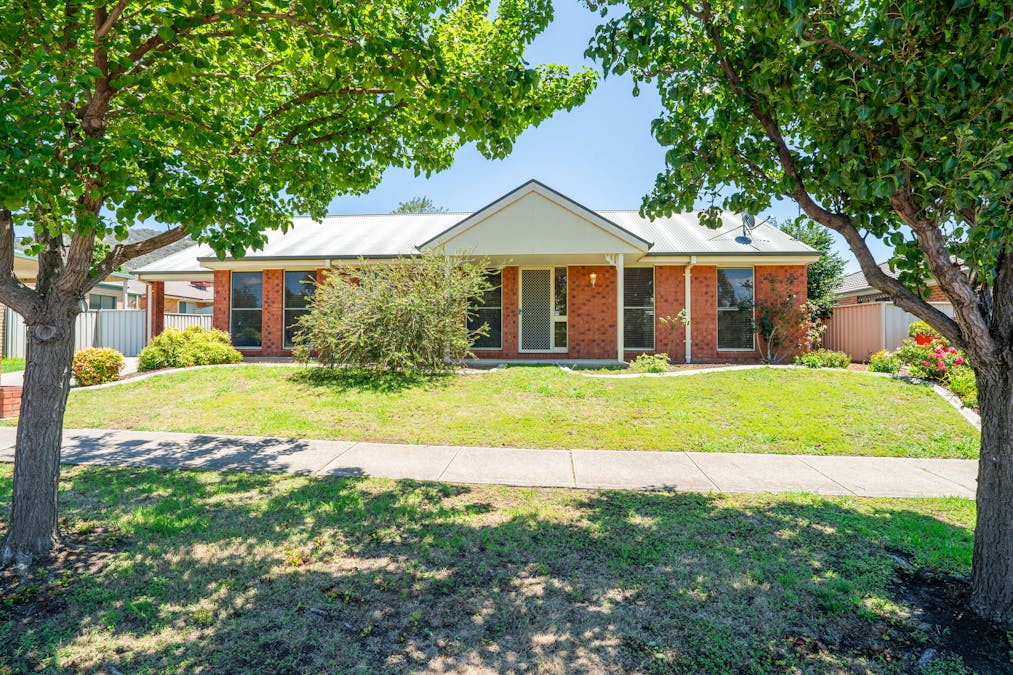 5 Oakmont Circuit, Wodonga, VIC, 3690 - Image 1