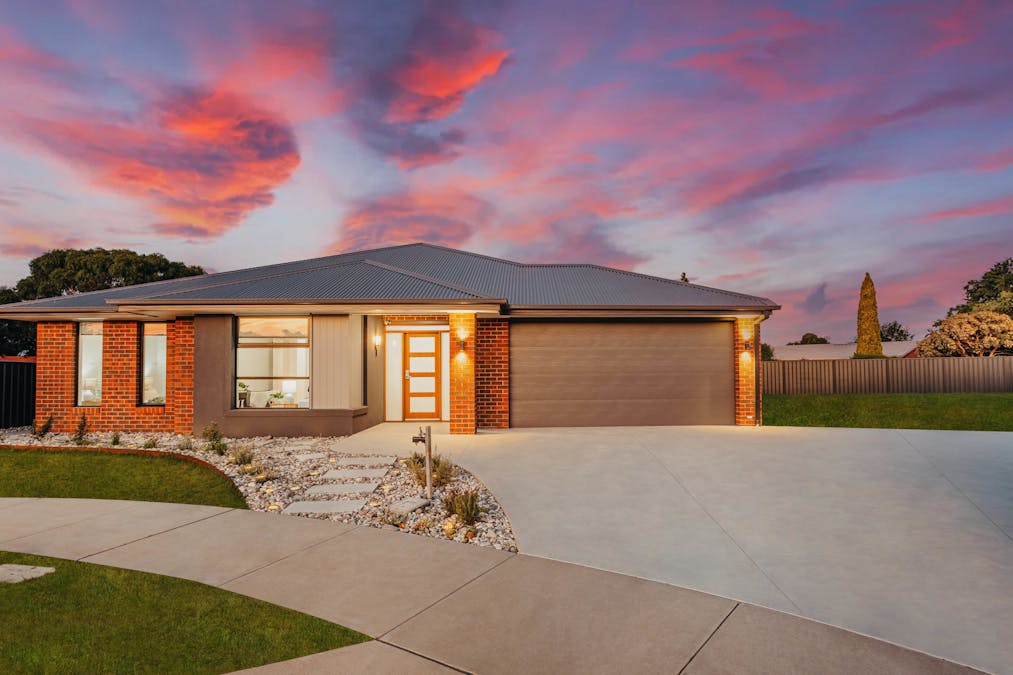 11 Carob Court, Mansfield, VIC, 3722 - Image 2