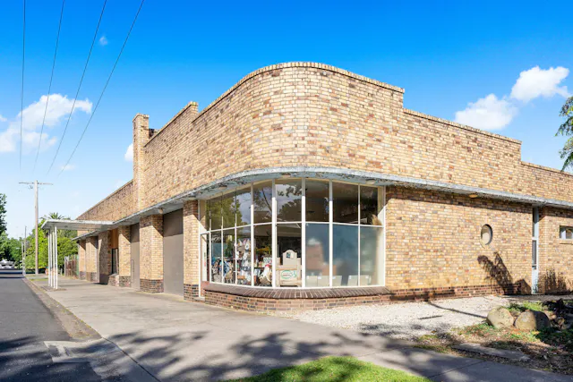 21- 23 Perkins Street — photo from Elders Real Estate Alexandra