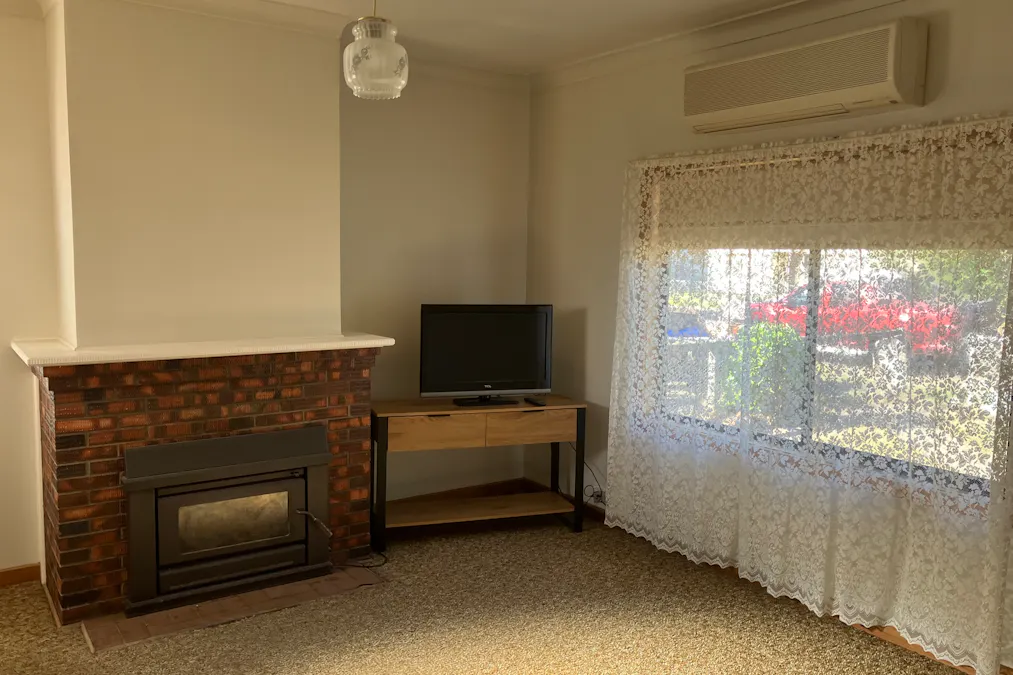 8 Margaret Street, Edenhope, VIC, 3318 - Image 2