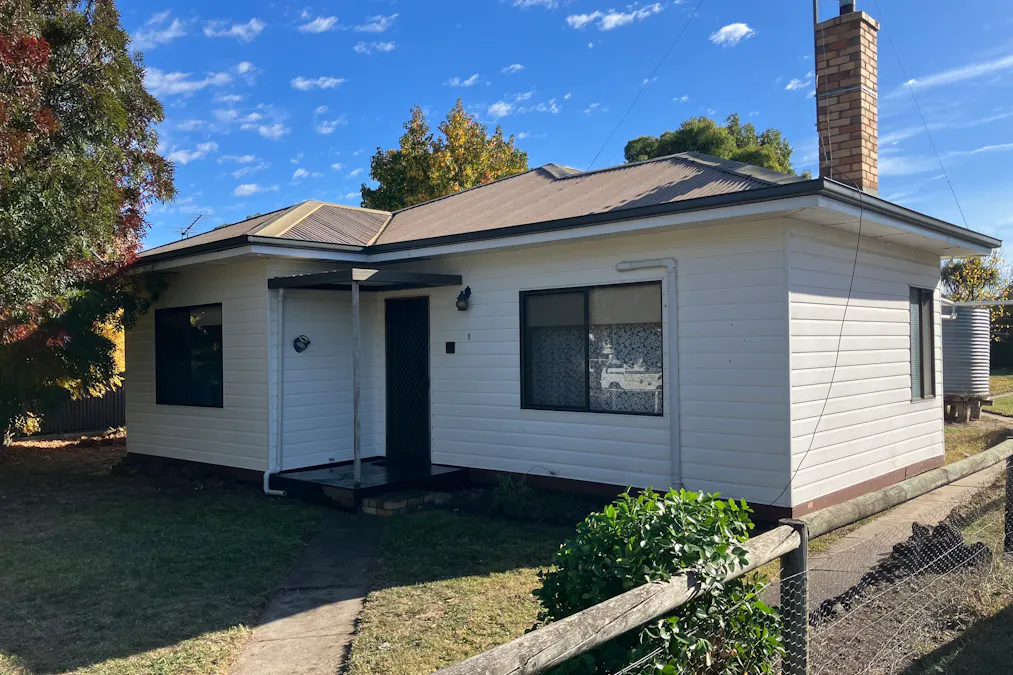 8 Margaret Street, Edenhope, VIC, 3318 - Image 1