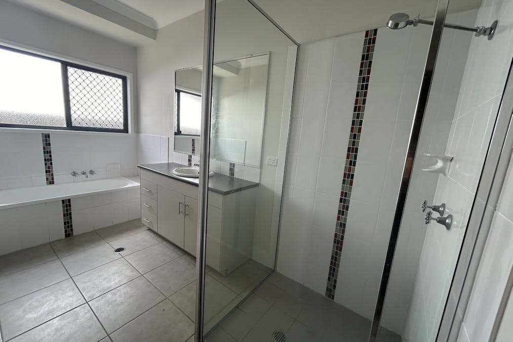 19  Larcom Rise, West Gladstone, QLD, 4680 - Image 7