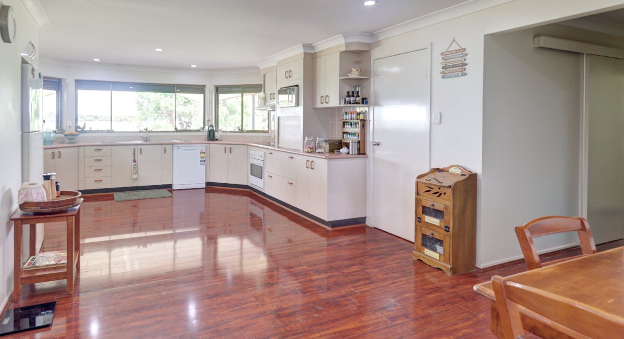 93 Hecks Road, Fairney View, QLD, 4306 - Image 21