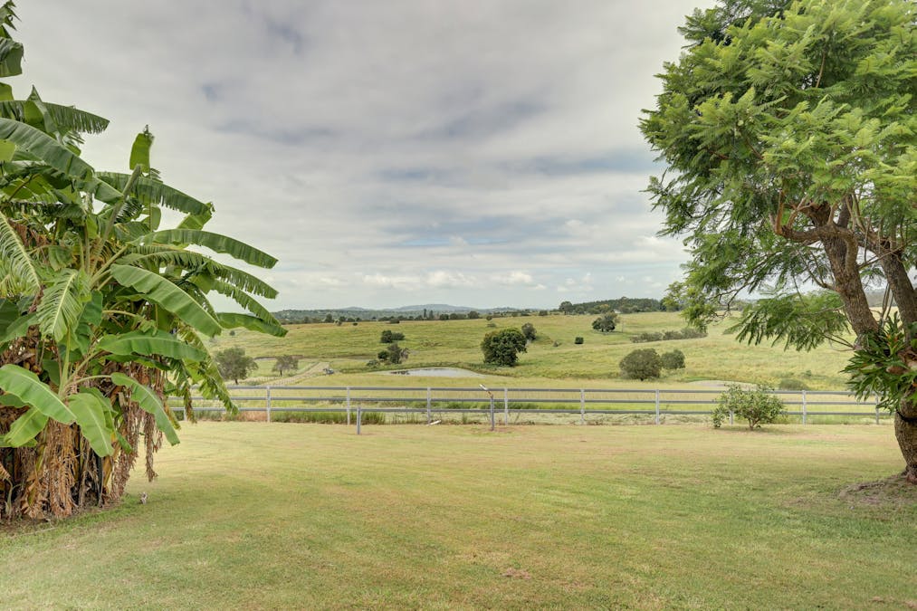 93 Hecks Road, Fairney View, QLD, 4306 - Image 11