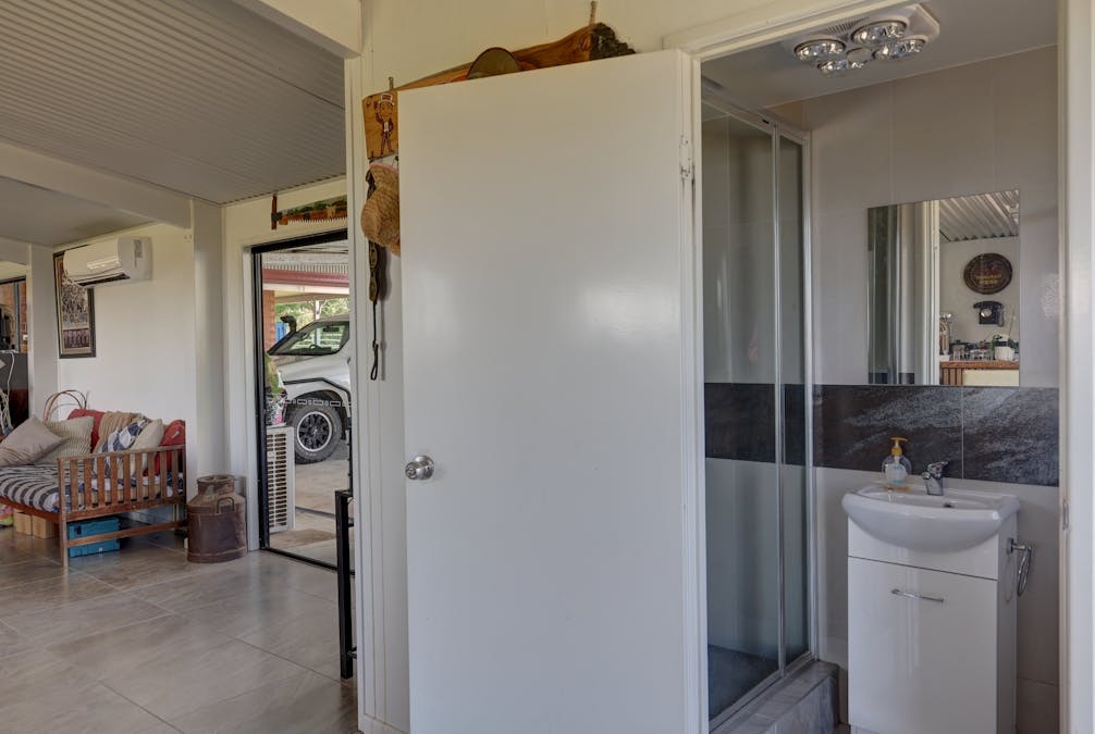 93 Hecks Road, Fairney View, QLD, 4306 - Image 14
