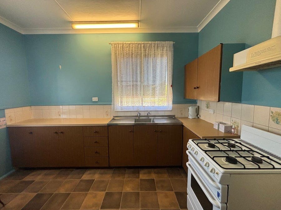 8 Pincombe Street, South Carnarvon, WA, 6701 - Image 2