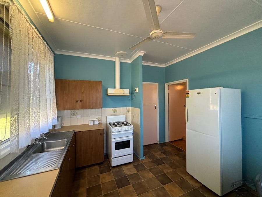 8 Pincombe Street, South Carnarvon, WA, 6701 - Image 3