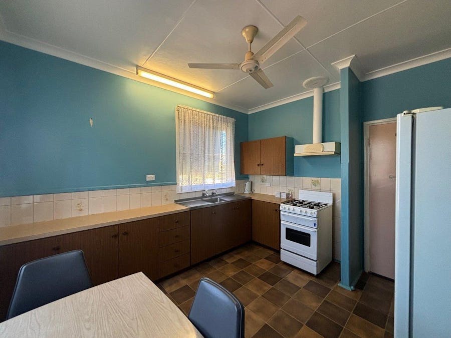 8 Pincombe Street, South Carnarvon, WA, 6701 - Image 11