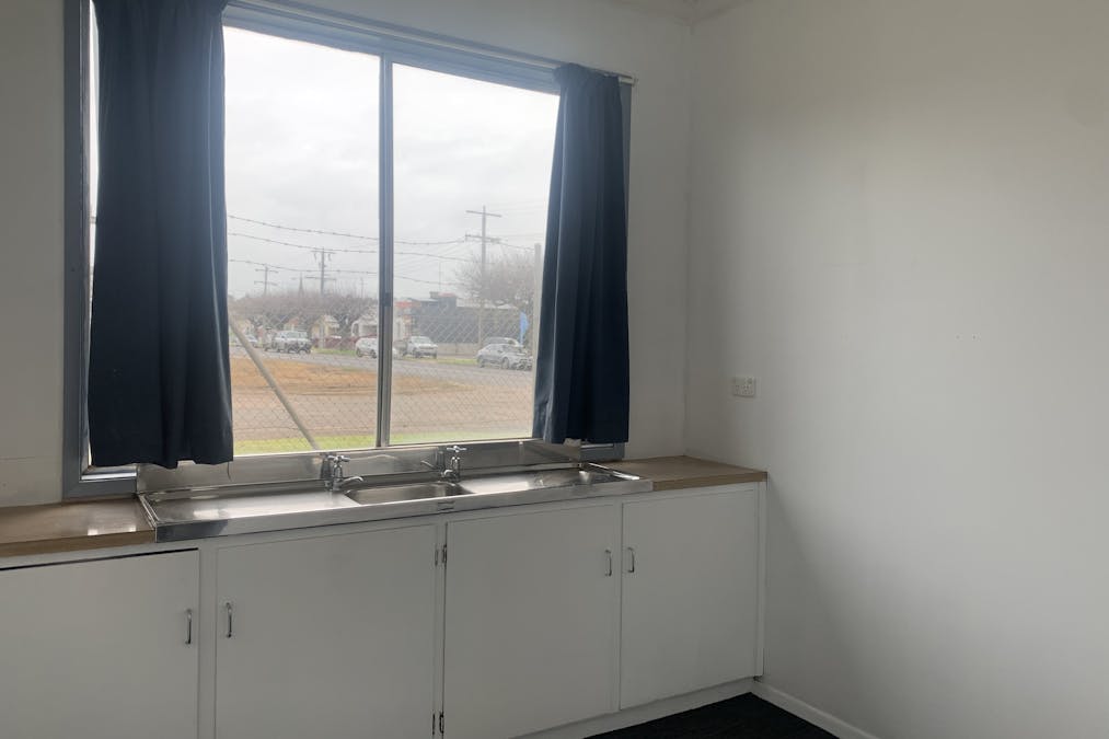 18-20 Mt Napier Road, Hamilton, VIC, 3300 - Image 9