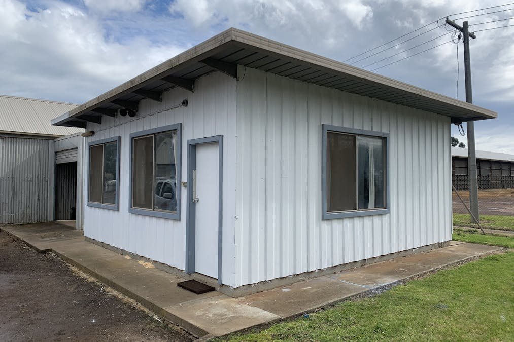 18-20 Mt Napier Road, Hamilton, VIC, 3300 - Image 3